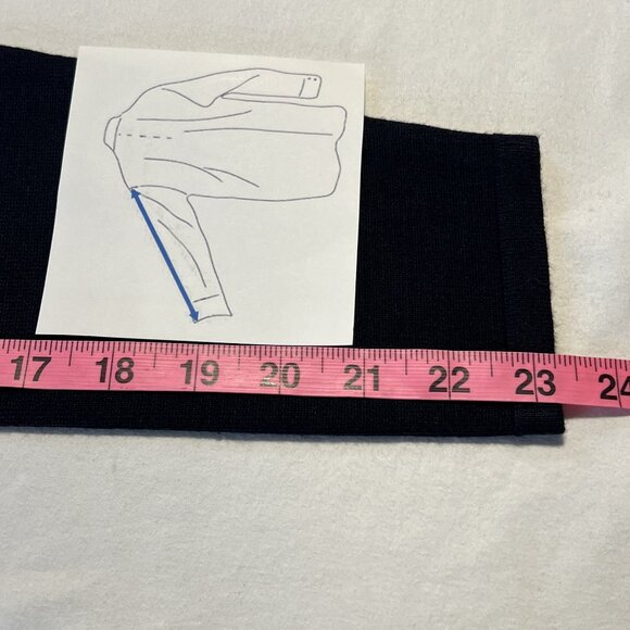 🌼Elegant Moffi Size M Navy Sweater with Daisy Embroidery, crew neck cozy - Picture 8 of 8